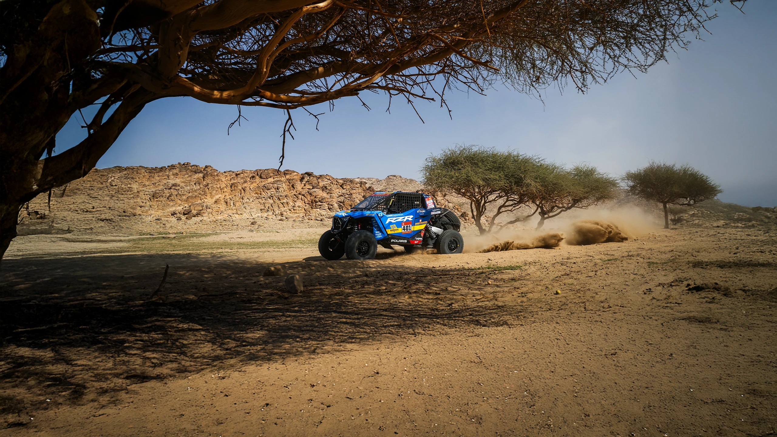 Dakari mesterhármas!