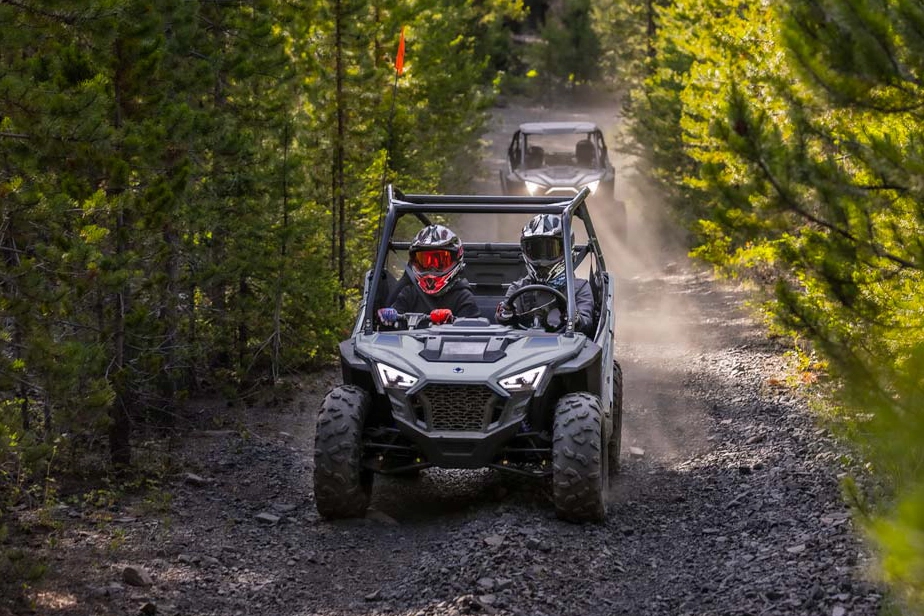 Gyerekeknek tervezett Polaris ATV-k és SxS járművek.